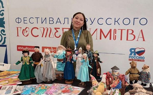 Мастерица из Бурятии представила свои авторские куклы на "Диалоге культур"