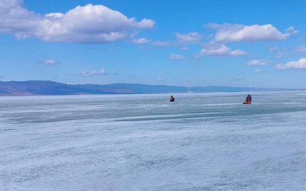 На Гусином озере в Бурятии спасали рыбаков с оторвавшейся льдины