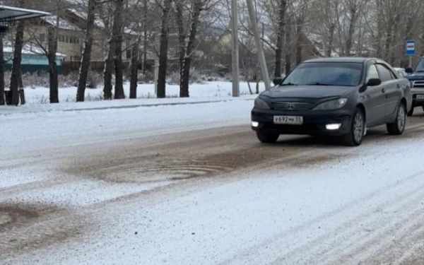 300 тонн песка высыпано на дороги в Улан-Удэ 