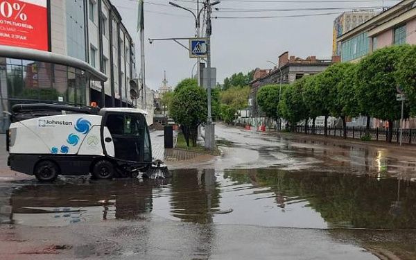 В Улан-Удэ коммунальные службы бросили все силы на борьбу с лужами 