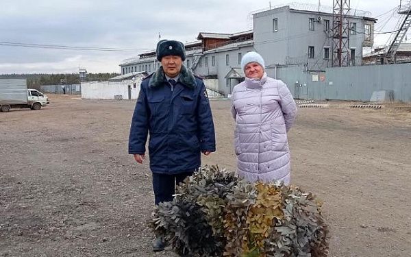 В Бурятии осужденные сплели маскировочные сети для СВО