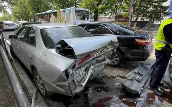 Четыре автомобиля столкнулись в центре Улан-Удэ