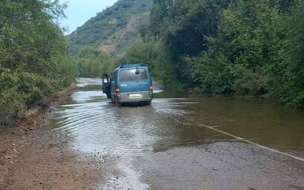 В Бурятии вода вышла на автодорогу Закаменск-Петропавловка