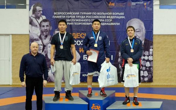 Молодые борцы Бурятии завоевали медали Всероссийского турнира