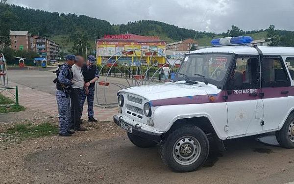 В Бурятии мужчина нашел на скамейке телефон и обзавелся "уголовкой" 