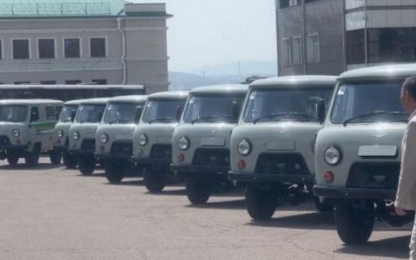  24 автомобиля УАЗ получили поликлиники и больницы в Бурятии