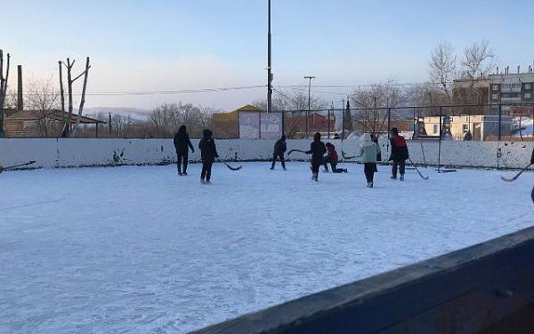 В парках Улан-Удэ продолжается "ледовый период"