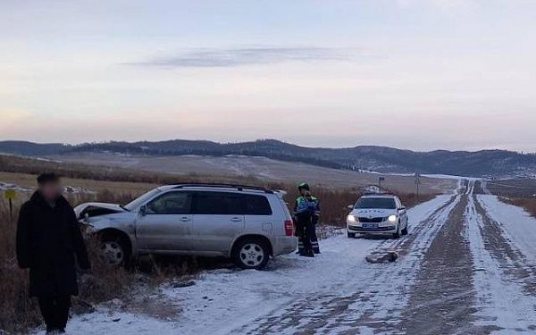 Мужчина без водительских прав наехал на автоледи в Бурятии