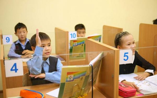 На повышение зарплат учителям направлено 400 млн рублей