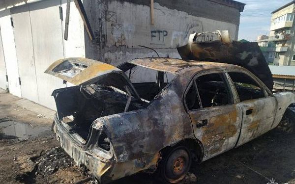 В Улан-Удэ из-за детской шалости полностью сгорел автомобиль