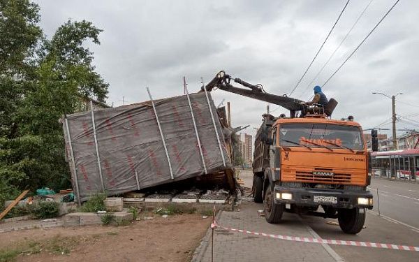 В столице Бурятии сносят незаконные торговые объекты 