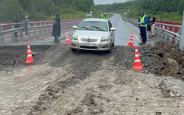 В Бурятии движение по мосту через реку Большой Зангисан открыто по двум полосам