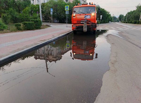 В Улан-Удэ откачивают лужи после дождя 