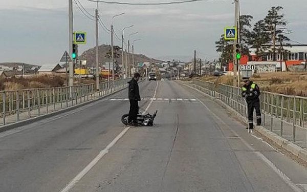 Школьник на мотоцикле врезался в иномарку в пригороде Улан-Удэ