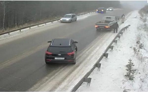 В Бурятиин на перевале Пыхта из-за гололеда затруднено движение