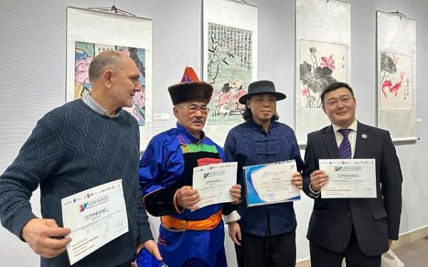 В Чите открылась выставка художников из Бурятии, Китая и Монголии