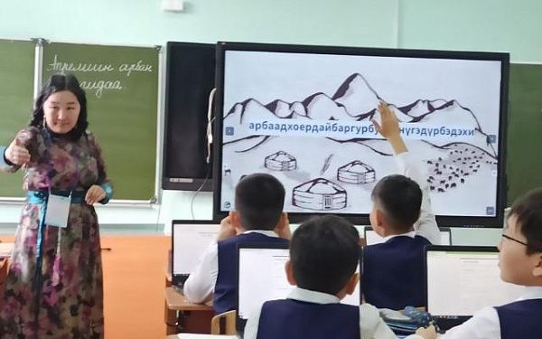В Бурятии вновь пройдет международный конкурс учителей бурятского языка «Эрхим Багша»