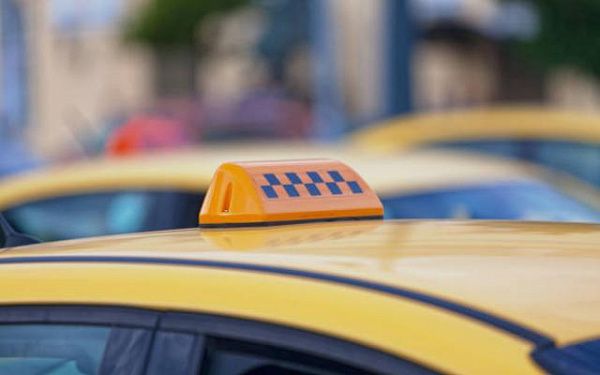 Мошенники по телефону "развели" таксистов из Улан-Удэ