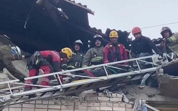 В Чите из обрушенного дома спасли 12 людей