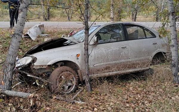 В Бурятии 24-летняя девушка погибла, наехав на дерево 