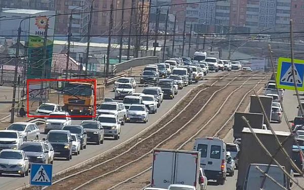 На проспекте Автомобилистов в Улан-Удэ снова пробка