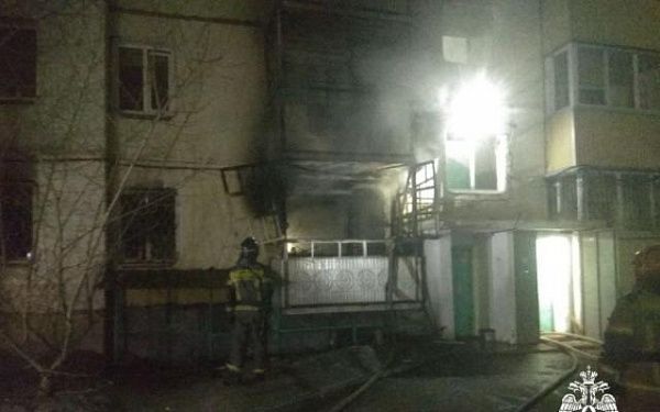 В Улан-Удэ огнеборцы ликвидировали пожар в пятиэтажке 