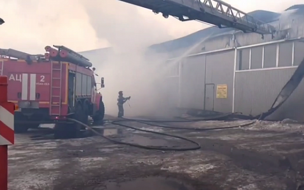 Крупный пожар ликвидируют в Улан-Удэ