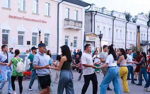 В Улан-Удэ на Арбате весь сентябрь будут танцевать