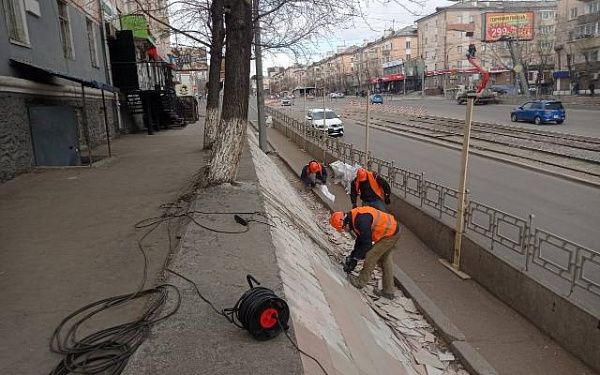 Пешеходов в центре Улан-Удэ просят потерпеть