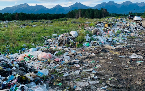 В Тунке убирают мусорные свалки