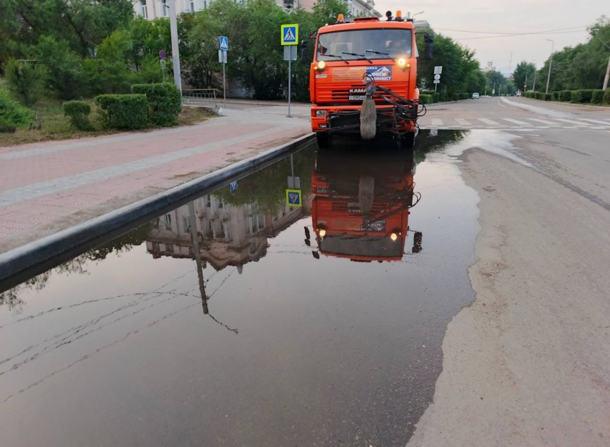 В Улан-Удэ откачивают лужи после дождя - Общество - Свежие новости Бурятии  и Улан-Удэ - ГТРК - Государственная Телерадиокомпания 