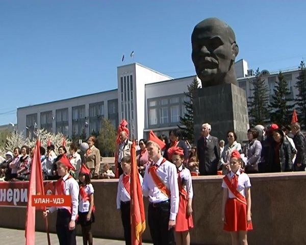 Пионер улан удэ. Дворец пионеров Улан-Удэ. Пионеры Улан-Удэ ГДДЮТ. Пионер 2 Улан-Удэ. Народка Пионер Улан Удэ.