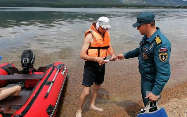 Бурятии проверка. Спасатели фото. Водные спасатели. Спасатели МЧС фото. МЧС Бурятии.