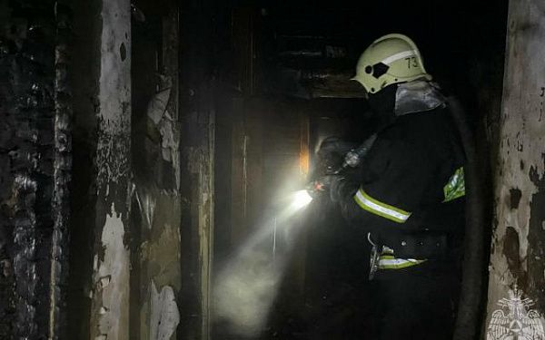 В Улан-Удэ огнеборцы спасли из огня мужчину и женщину
