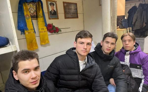 Студенты из Бурятии побывали на эсминце, где совершил свой подвиг Герой России