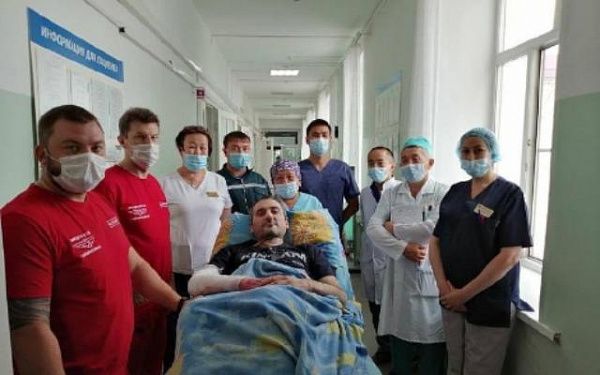 Выпившего 1000 банок энергетиков мужчину спасли врачи в Подмосковье
