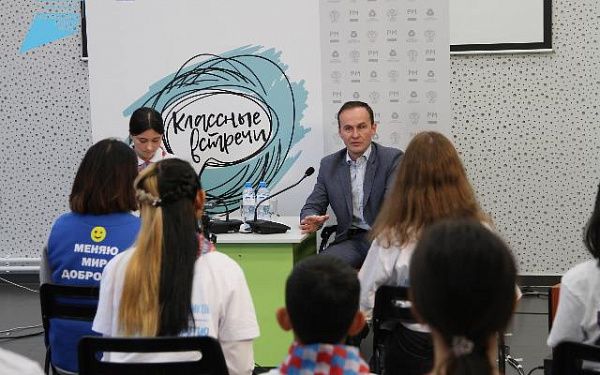 Школьники Бурятии провели «Классную встречу» с Героем России
