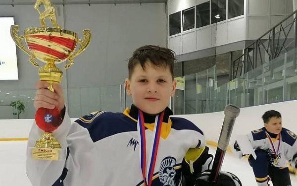 Хоккеист из Бурятии стал победителем конкурса «Красная машина - Мы вместе»