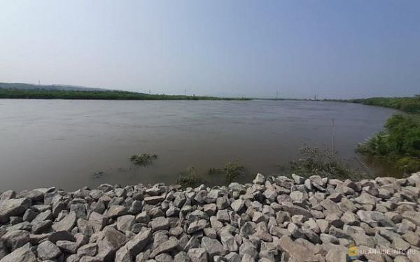 За неделю уровень воды в реке Селенга спал на 41 см