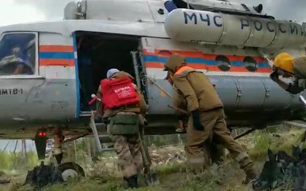 В Баргузинском районе тушат сложный лесной пожар