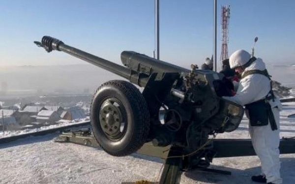 В Улан-Удэ прозвучал полуденный выстрел в честь Дня Конституции  