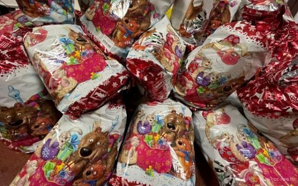 Предприятия Улан-Удэ передали 200 новогодних подарков для детей в трудной жизненной ситуации