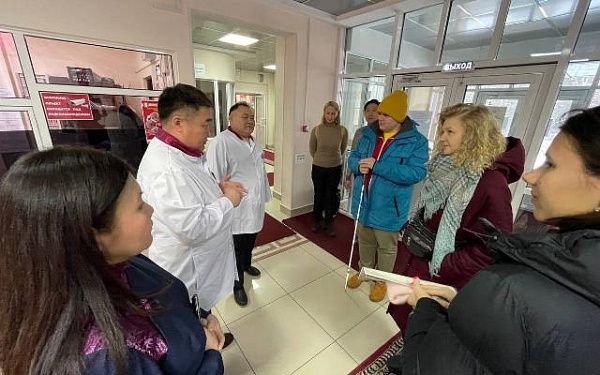 В Улан-Удэ приехал известный незрячий путешественник