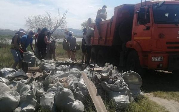 Жители пригородного села в Бурятии собрали 200 мешков мусора