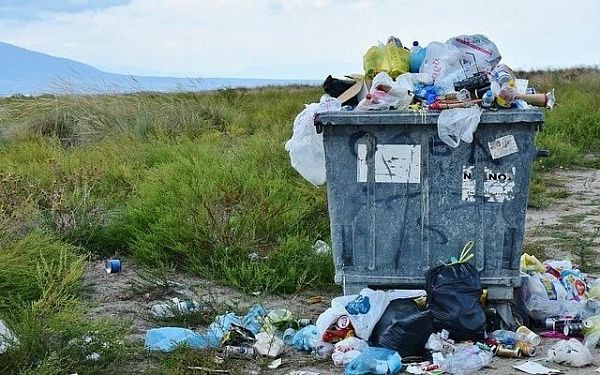 На одной из улиц села Татаурово мусор не вывозился с 2019 года