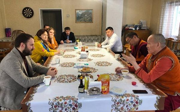 Помощник президента России встретился с главой буддистов в Бурятии
