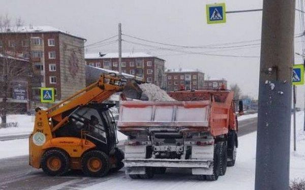 В столице Бурятии коммунальщики вывезли с улиц 75 КАМАЗов снега