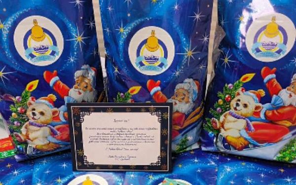 Бурятия отправит новогодние подарки для детей ДНР 