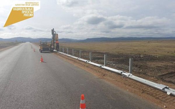 В Мухоршибирском районе Бурятии дорожники завершили укладку асфальта на региональной дороге