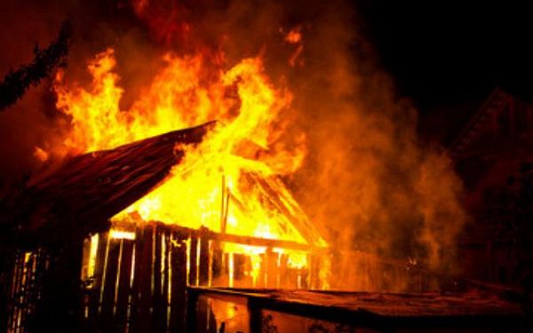 В Бурятии огонь полностью уничтожил дачный дом